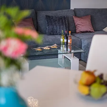 Ideal Max 6 Person Brand New Apartment *