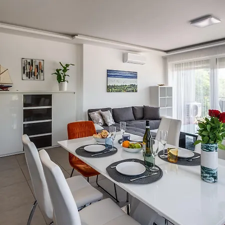 Ideal Max 6 Person Brand New Apartment