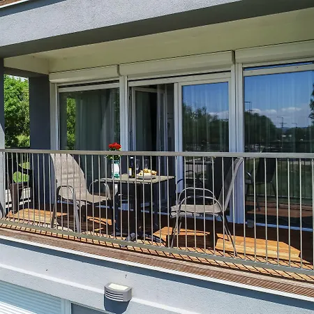 Ideal Max 6 Person Brand New Apartment *